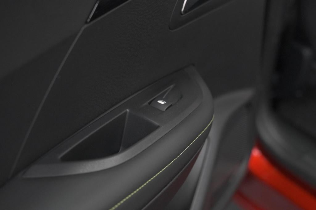 Peugeot 2008 puretech 130 eat8 gt | 360 camera | stoelmassage | adaptieve c