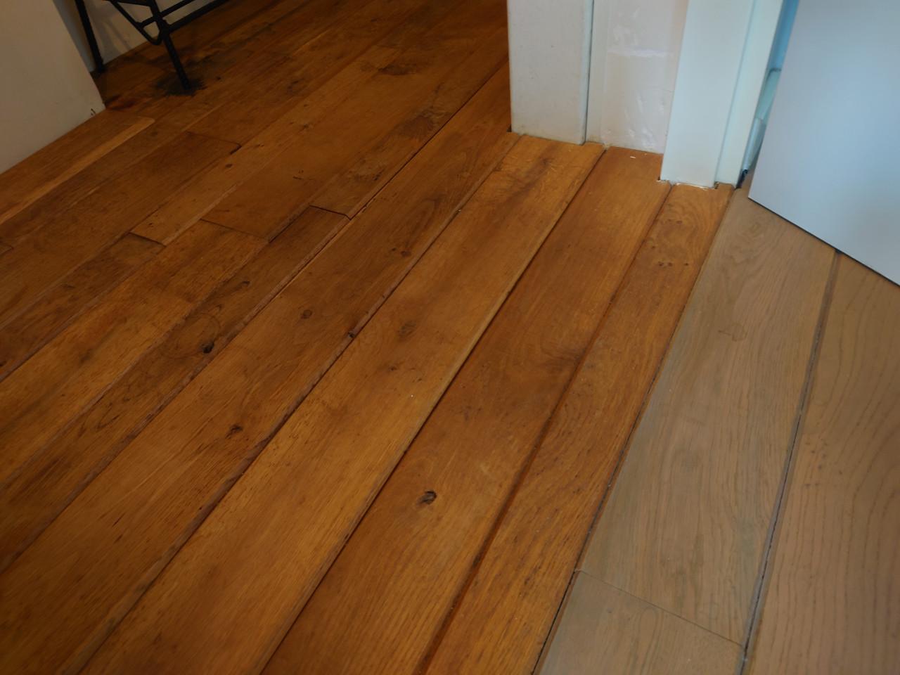 Massief eikenhouten vloer met v-groef