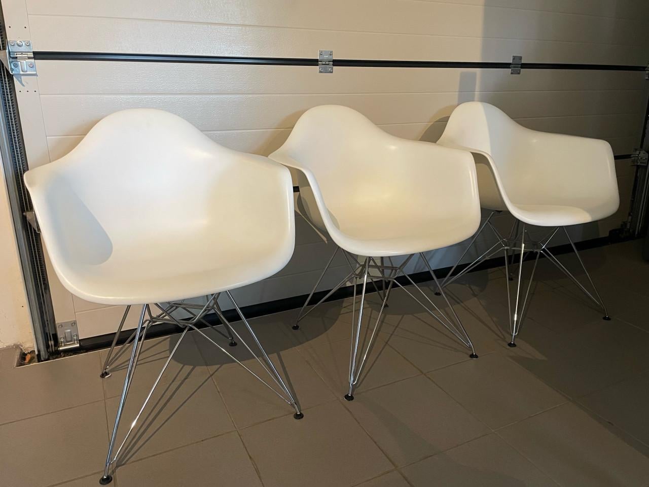 3 replica’s Vitra Eames stoelen