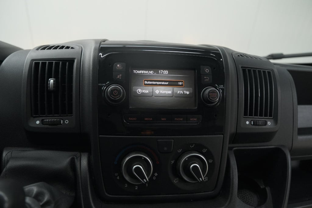 Peugeot Boxer 330 2.2 bluehdi 120 l1h1 premium | trekhaak | camera | betimm
