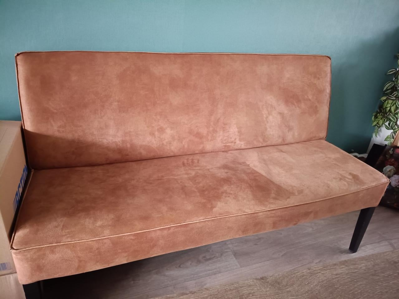 Zeer nette Eetbank (cognac-kleur)
