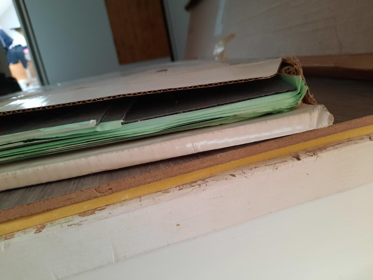 Restje nieuwe zelfklevende PVC vloertegels antraciet. Flexxfloor