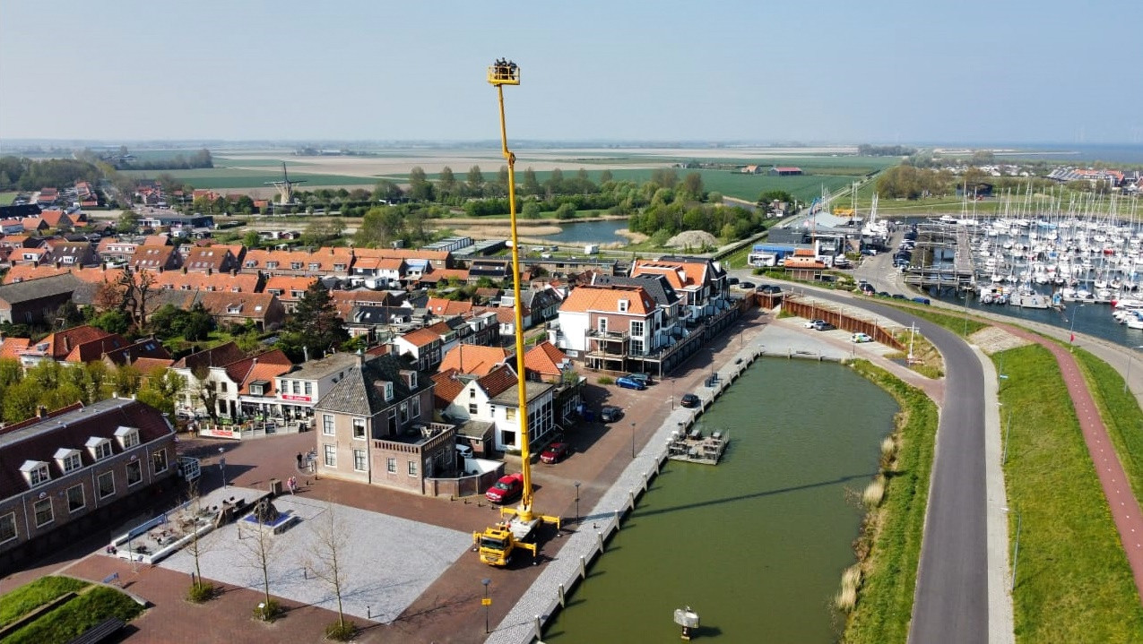 Te huur: Hoogwerker 45 meter, tevens laagwerker