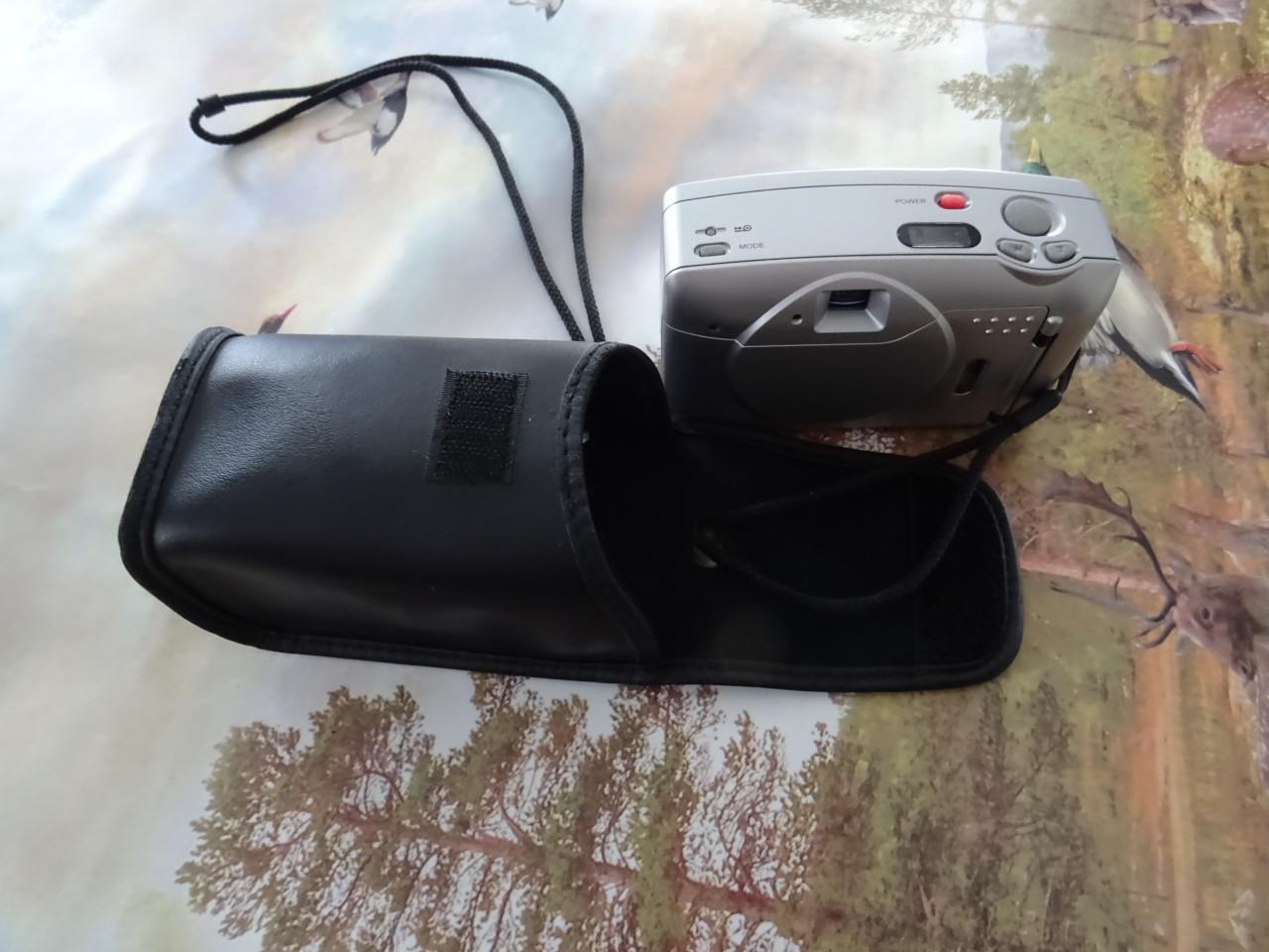 Te koop nog bijna nieuw oud  foto toestel voor film rol met batterijen.