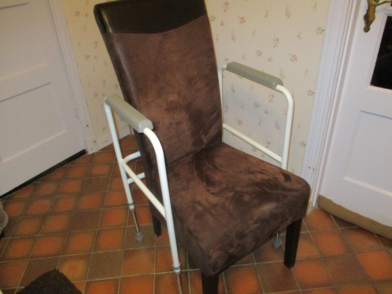 Sta op rek voor toilet of stoel   tevens te gebruiken als looprek