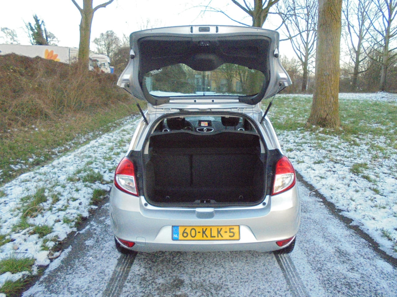 Clio bouwjaar 2010 met de zuinige 1.2 motor in nette staat diverse Extra's