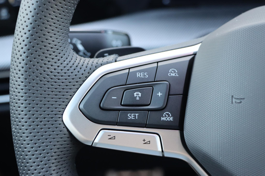 Volkswagen Golf variant 1.5 etsi r-line edition 115pk dsg7