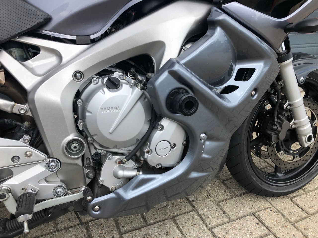 Yamaha FZ6S uit 2005 met 32 dkm, Akrapovic, volle kuip, rijklaar €2950,-