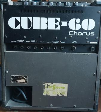 De Roland Cube-60 versterker