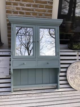 Brocant kastje met spiegels, om op te hangen