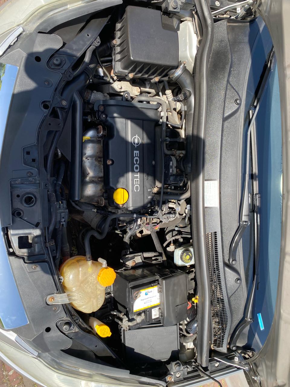 Opel corsa 1.2 3d netjes nap rijd goed