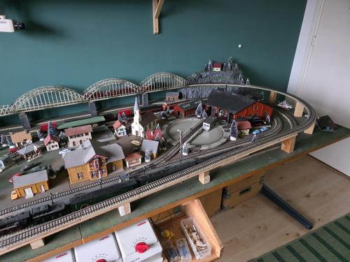 Treinentafel met berg