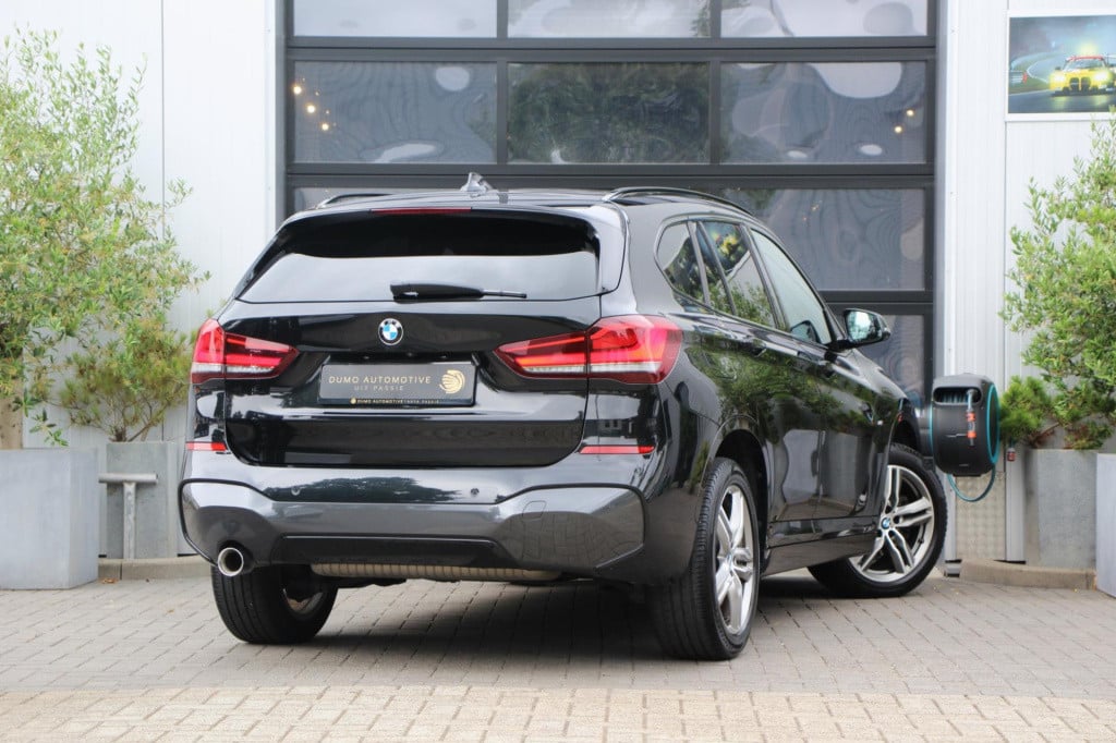 BMW X1 sdrive18i m sport - pano - leder - led - headup - navi plus - full o