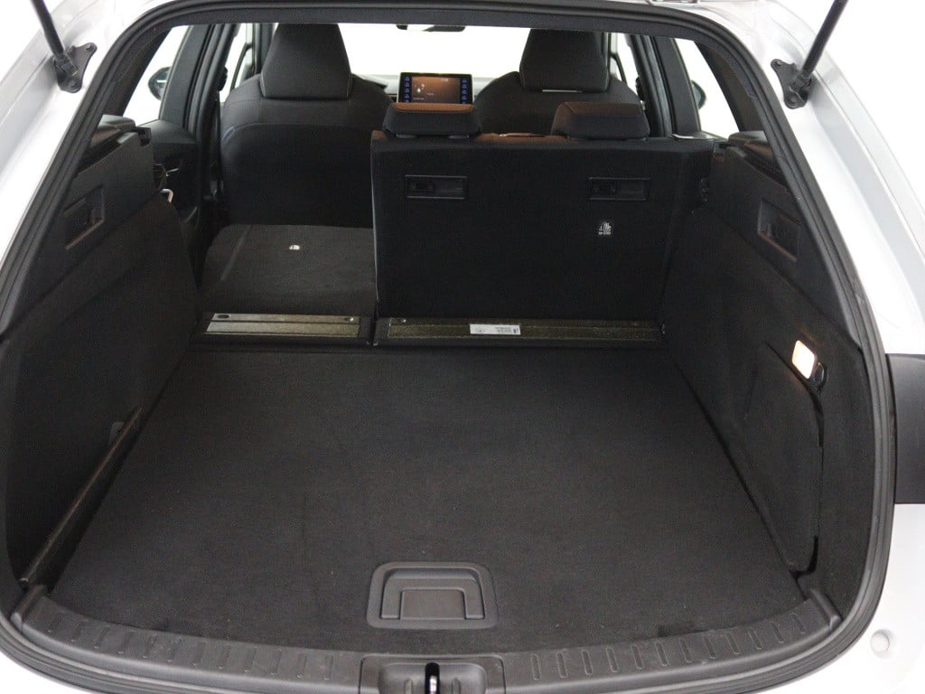 Toyota Corolla Touring Sports 2.0 hybrid style limited camera | trekhaak | 