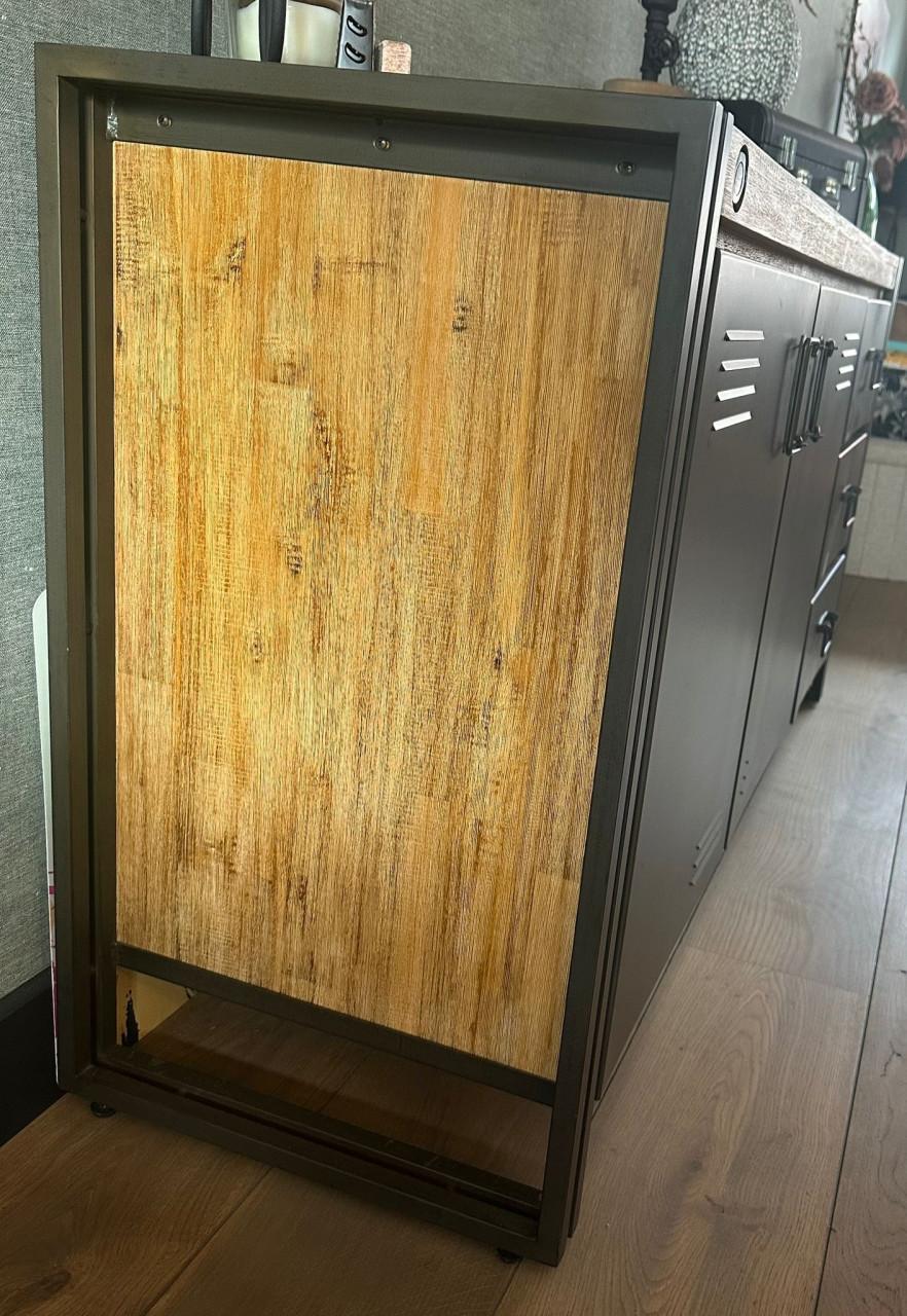 Industriële mangohouten dressoir met zwart/grijs staal – 150 cm breed