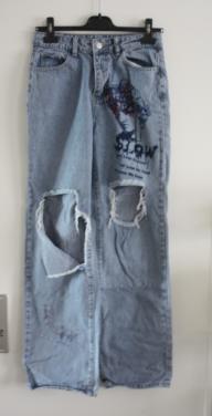 Spijkerbroek met print en gaten  maat s-36