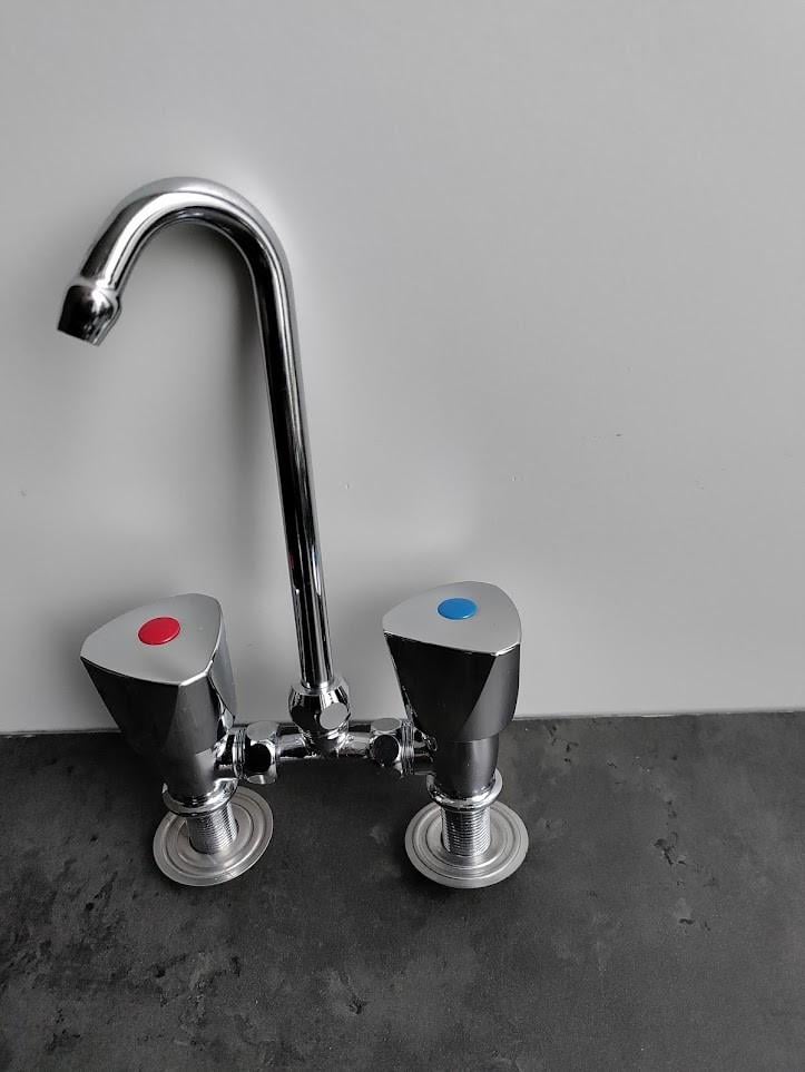 Waterkraan.  Type: MENGKRAAN met draaibare uitloop!