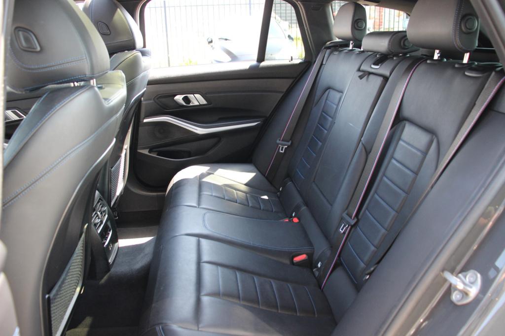 BMW 3-serie touring 320i high executive m pakket | pano | laser | leder | a