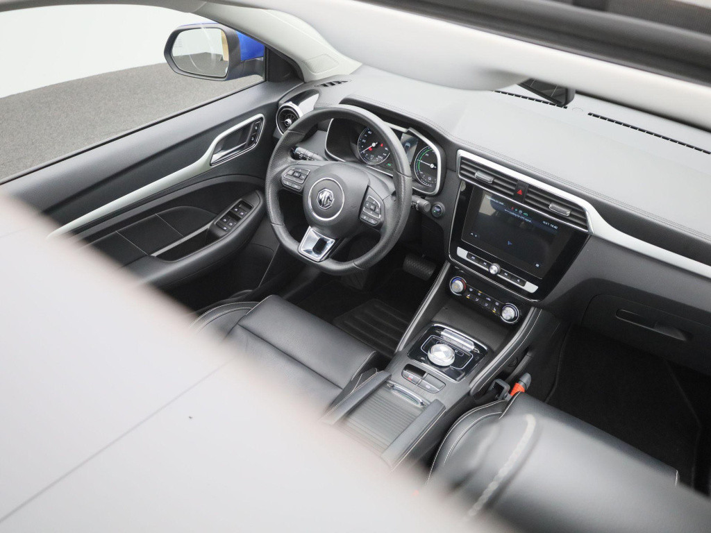 MG Zs-ev luxury 45 kwh automaat | panoramadak | leder | navigatie | airco |