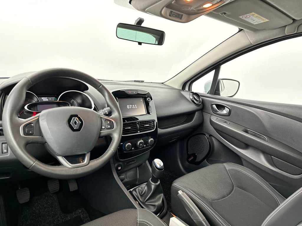 Renault Clio 0.9 tce zen | leuke eerste auto! | dealer onderhoud | navigati