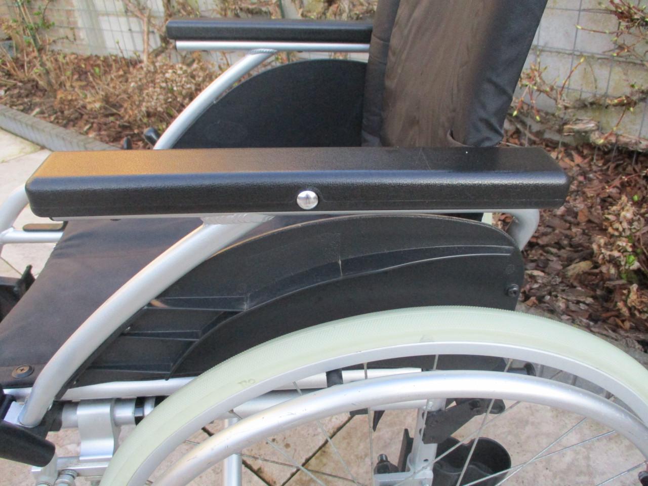 Zgan Excel G3 Light opvouwbare lichtgewicht rolstoel met anti-lekbanden