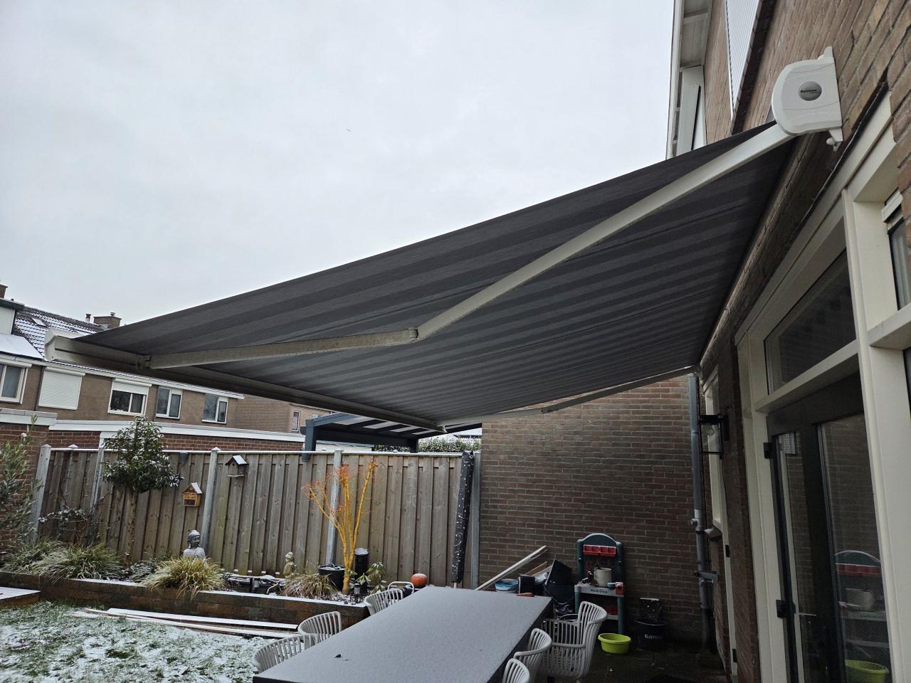 Zonnescherm Somfy motor