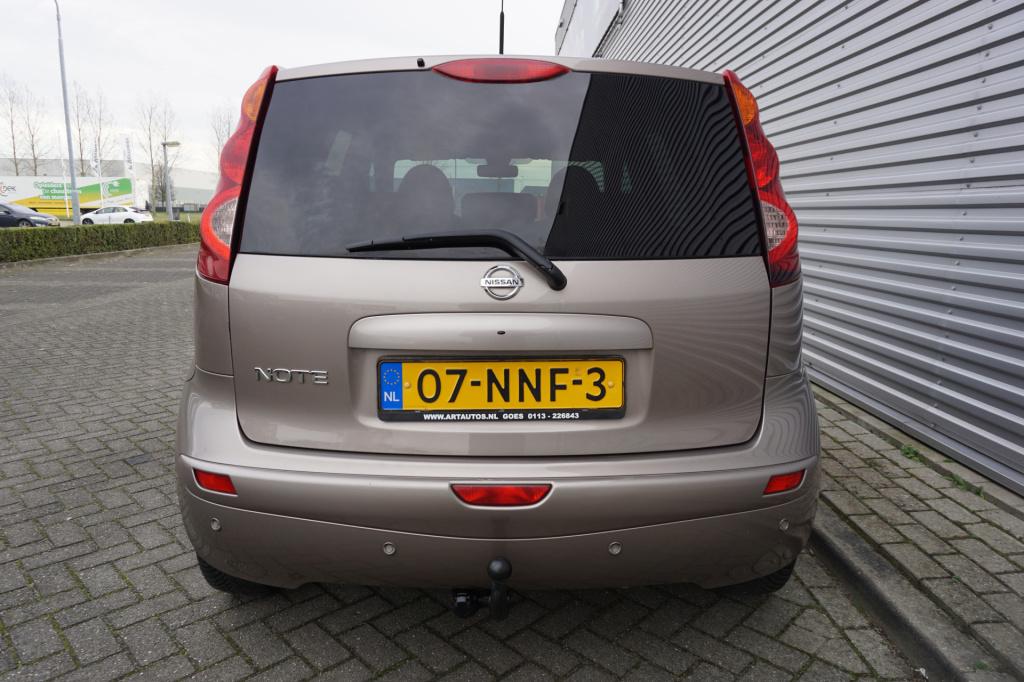 Nissan Note 1.6 tekna airco / navi / cruise / parkeersens. / trekhaak / eek