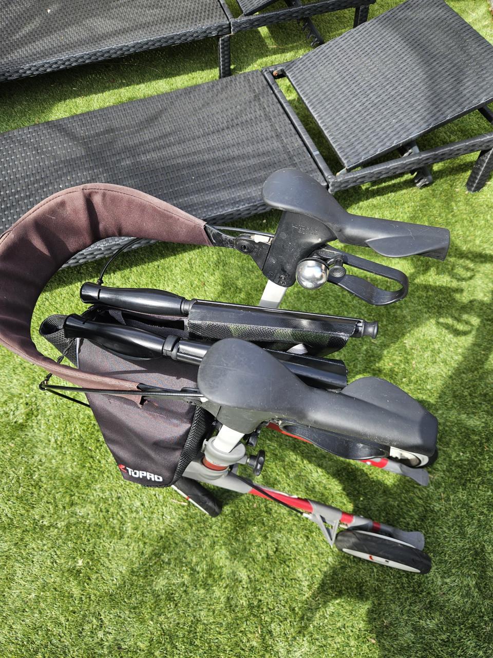 Zgan Topro Troja 5G rollator in de kleur rood, zeer nette staat