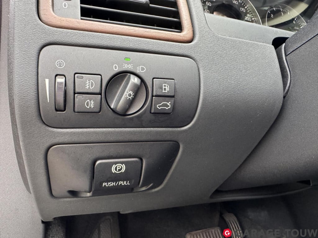 Volvo XC70 2.4 d5 summum
