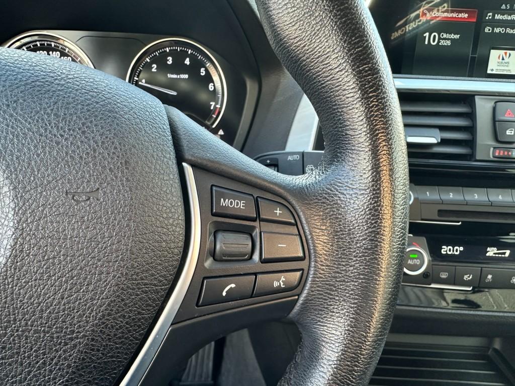 BMW 1 Serie 116i sport shadow edition carplay dab+ pdc voor en achter 17'' 
