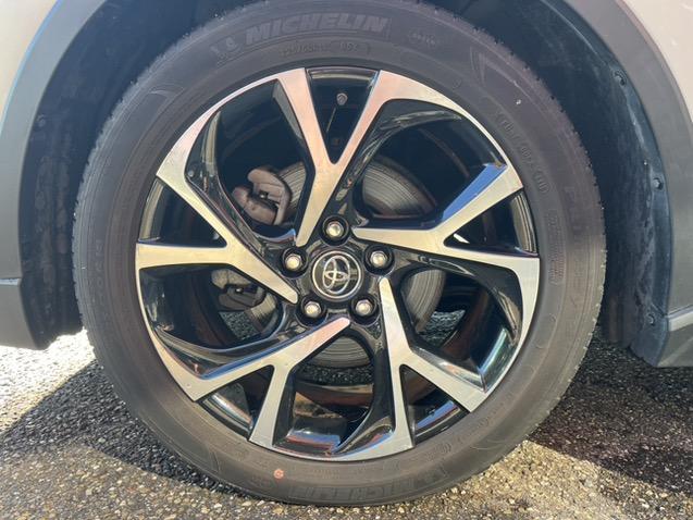 Toyota C-hr 1.8 hybrid bi-tone | leer | 18'' | camera | nav | 73.000km!