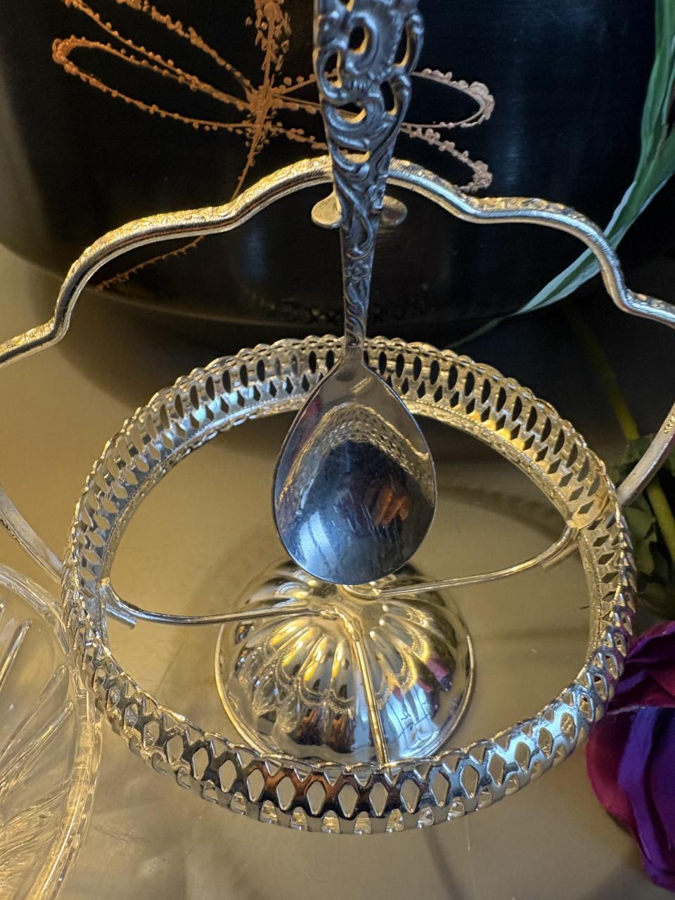 Verzilverd schaaltje met glazen binnenpot