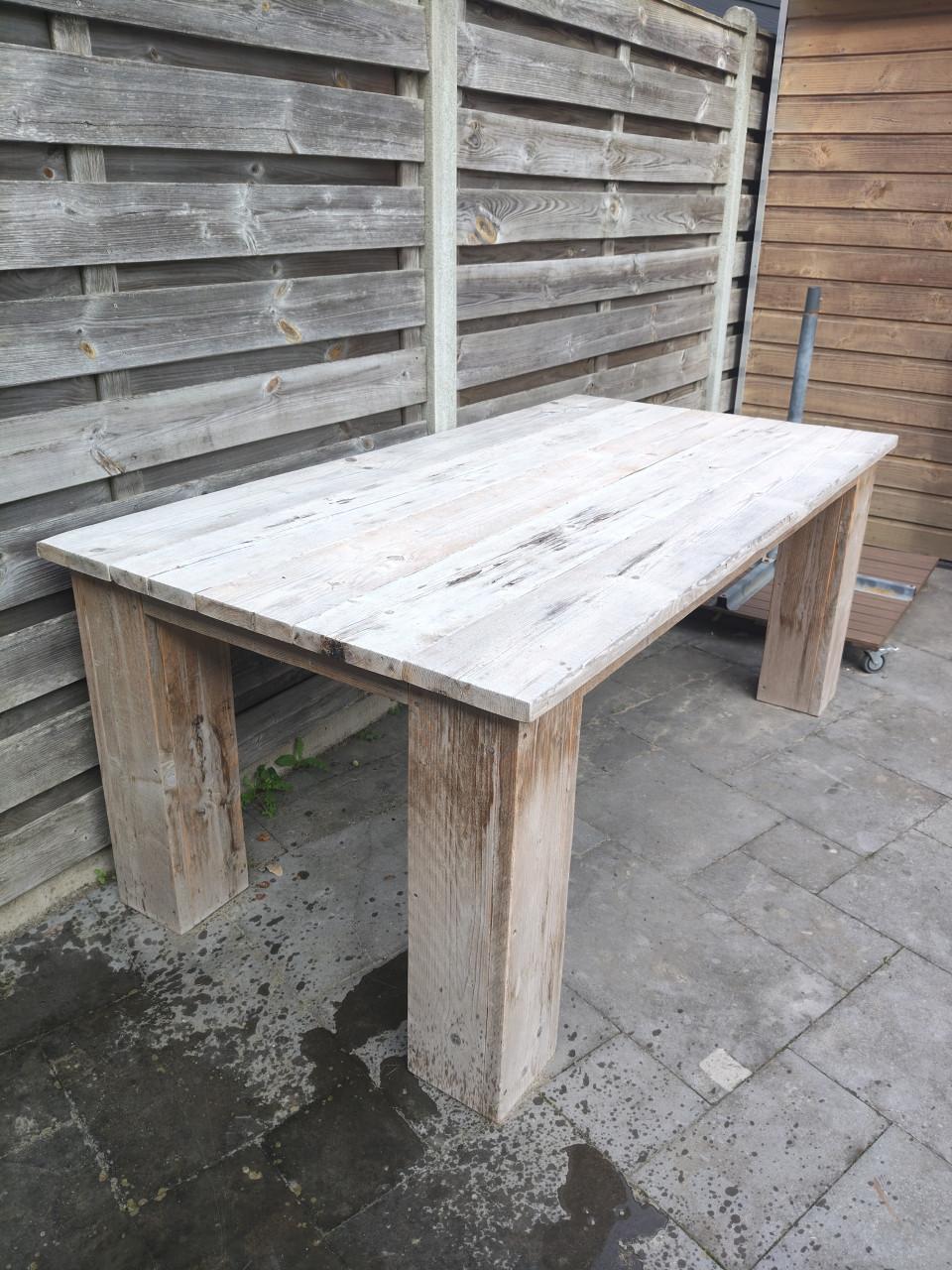 Steigerhouten tafel