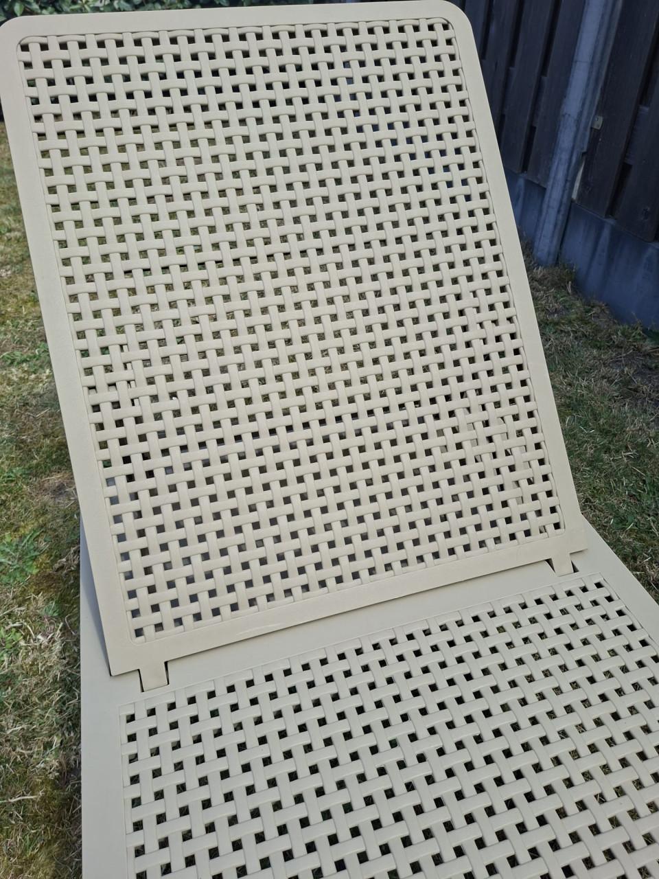 Mooi beige ligbed van Woood