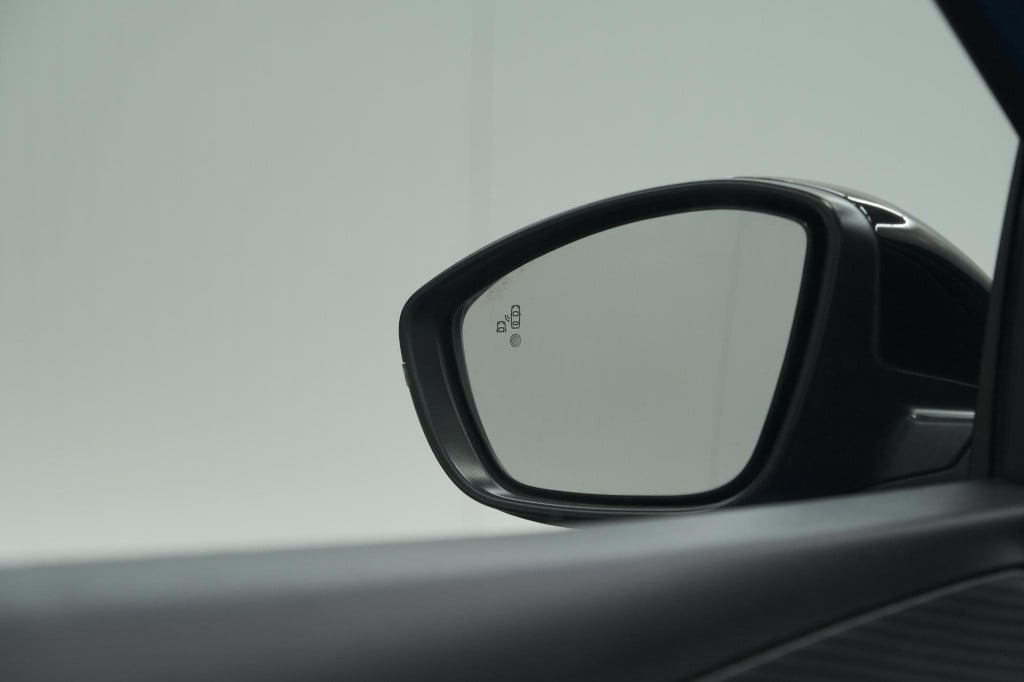Peugeot 208 ev gt pack 50 kwh | 3 fase | camera | panoramadak | dodehoekdet