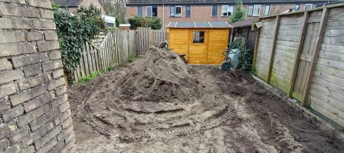 Terras ophogen? Gratis tuingrond (nog heel mooi)