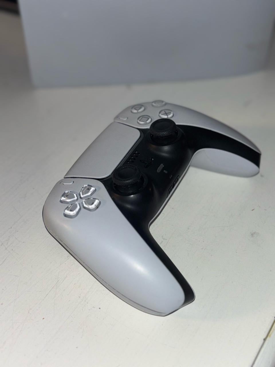 Playstation 5 (1TB) + beeldscherm + controller