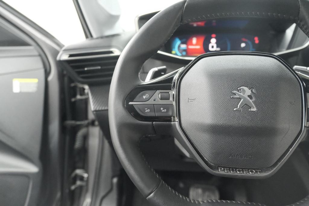 Peugeot 208 puretech 100 eat8 allure pack | camera | apple carplay | parkee