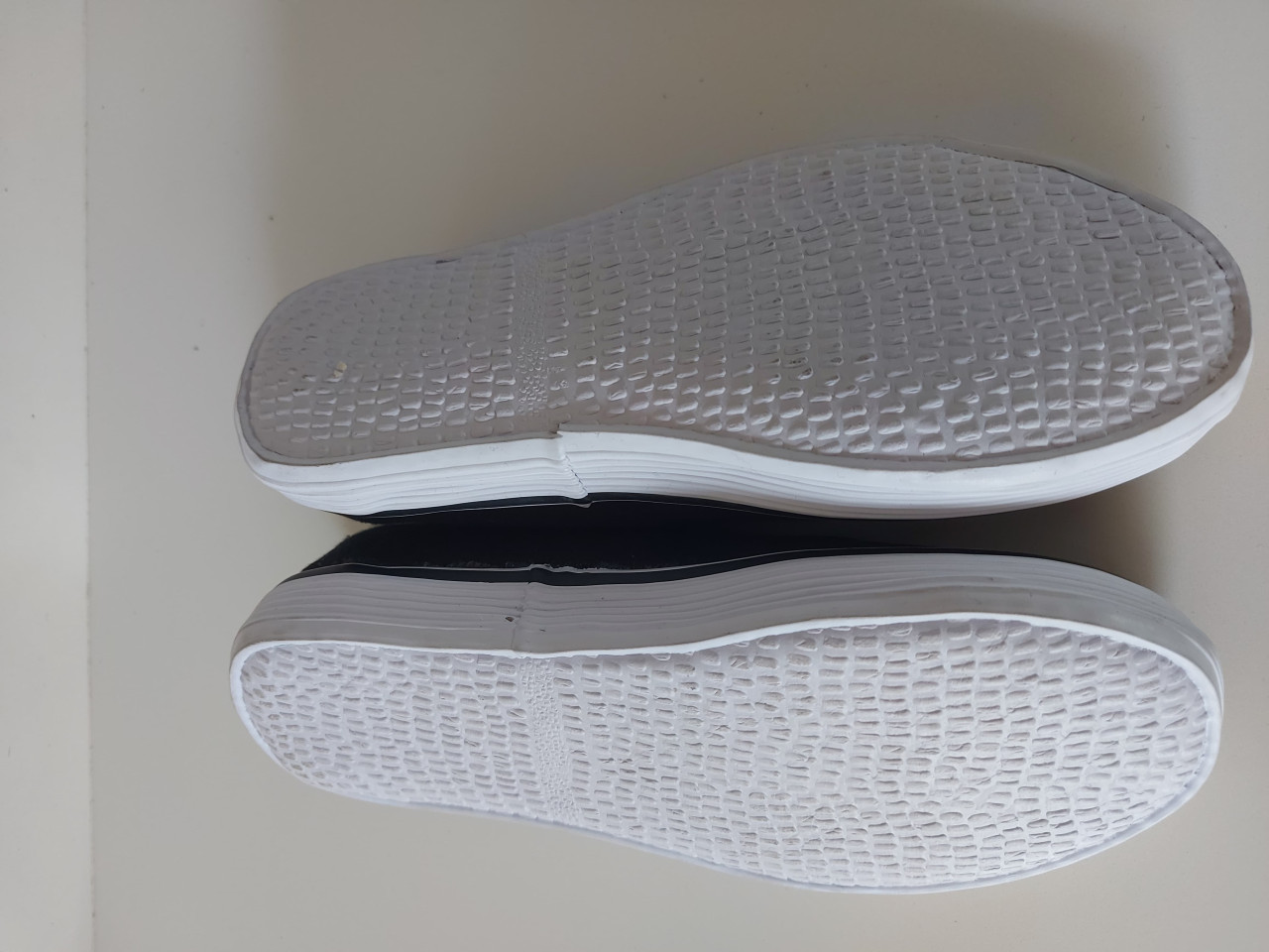 Zo goed als nieuwe gymschoenen maat 30 zwart €2,-