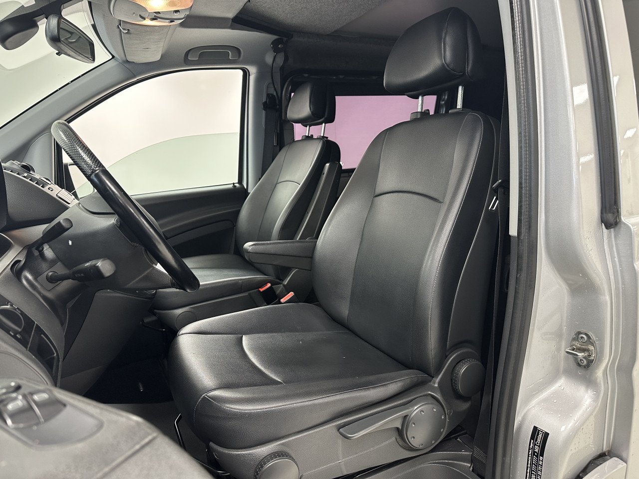 Merc. Benz camper/buscamper ( nw. Int.) 5 pers. 72500. Km