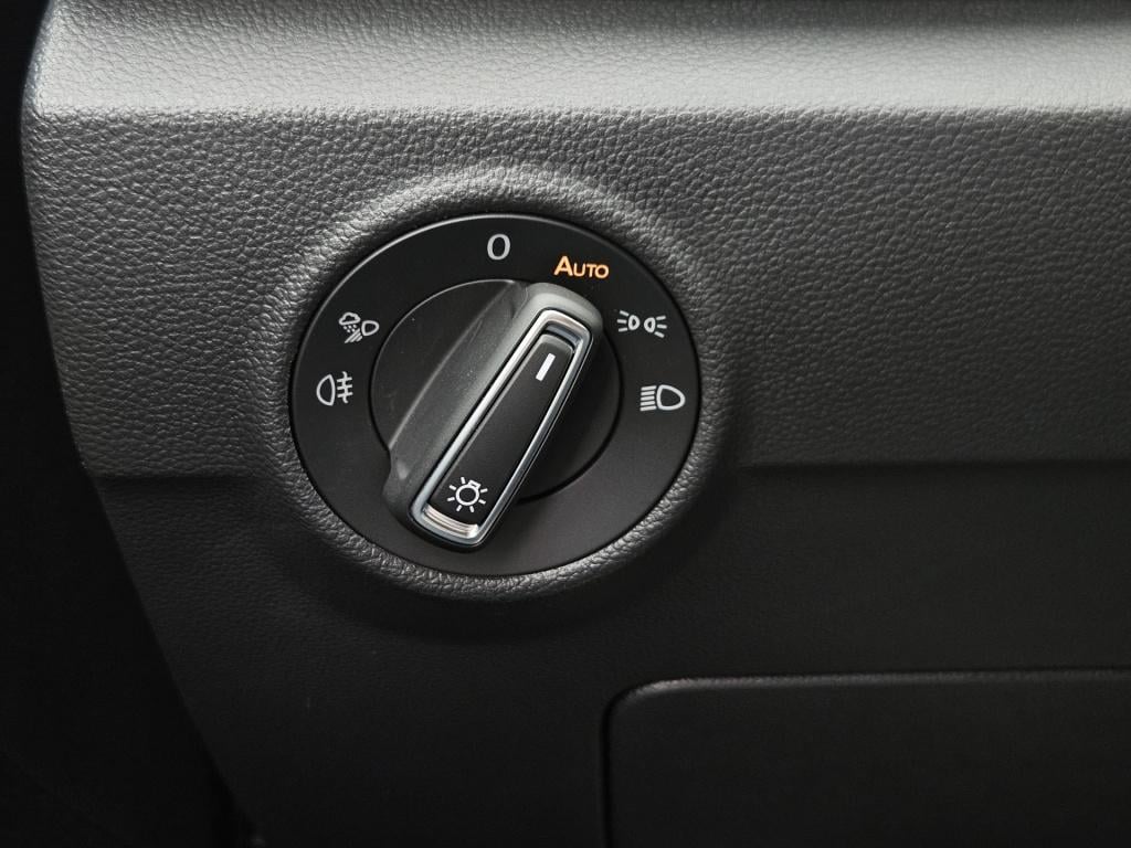 Volkswagen T-roc 1.5 tsi r-line business | acc | trekhaak | keyless