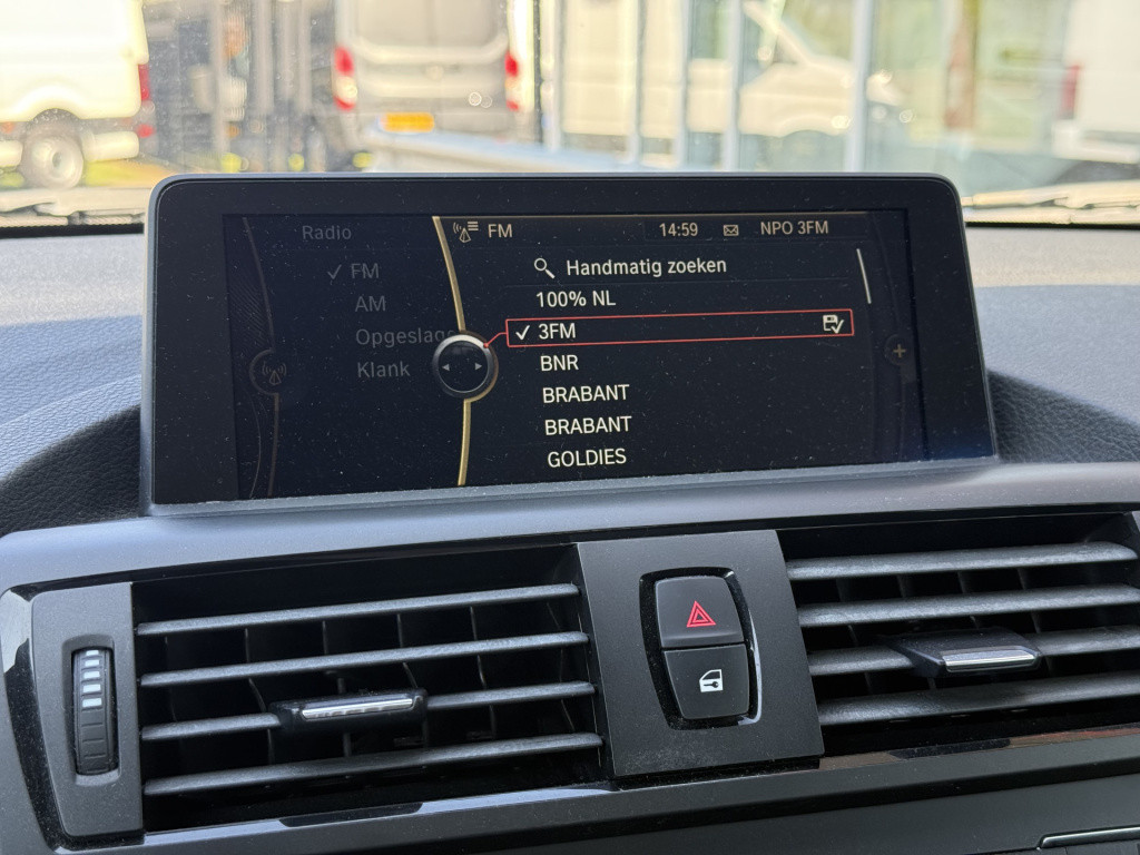 BMW 1 Serie 116i business sportline | nl-auto | groot navi | nieuwe distrib
