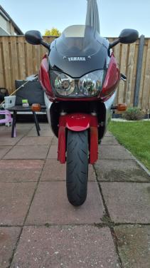 Yamaha yzf1000r