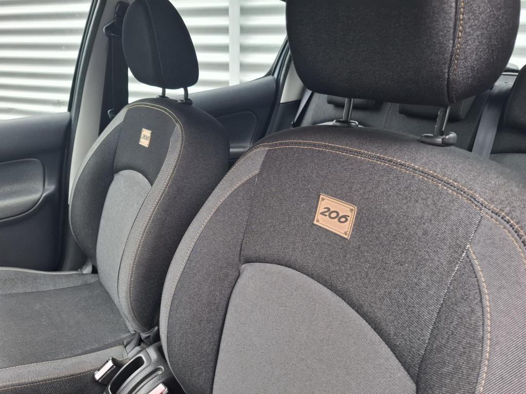 Peugeot 206 1.4i generation 5-drs airco/cruise nieuwe apk!