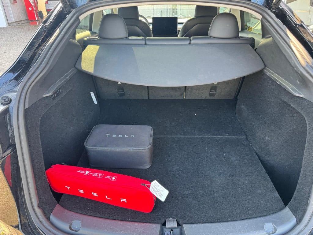 Tesla Model Y long range awd 75 kwh