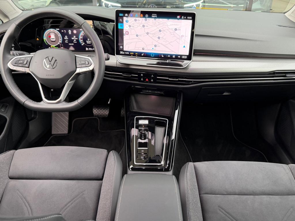 Volkswagen Golf 1.5 ehybrid style | trekhaak | camera | iq light | head up 