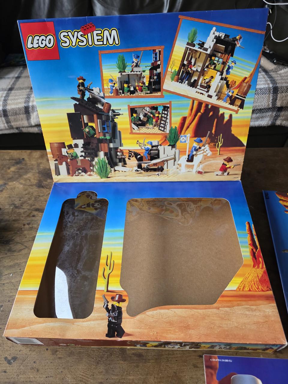 Lego  western  bandit secret hide