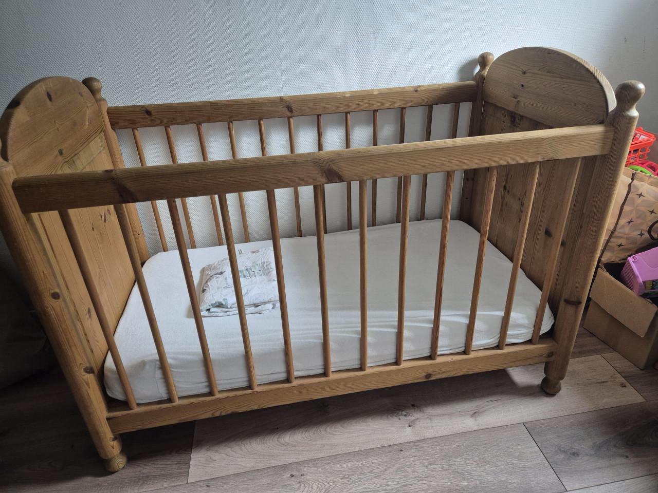 Babyledikant en kommode