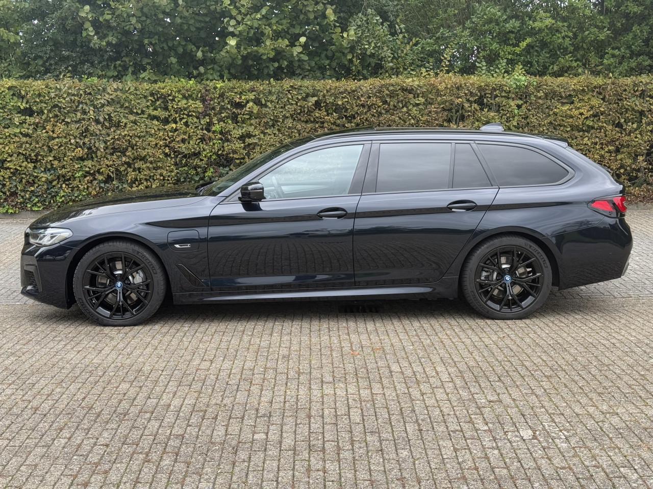 BMW 5-serie Touring - M Sport | BTW | Trekhaak | Laser | Panoramadak | HUD