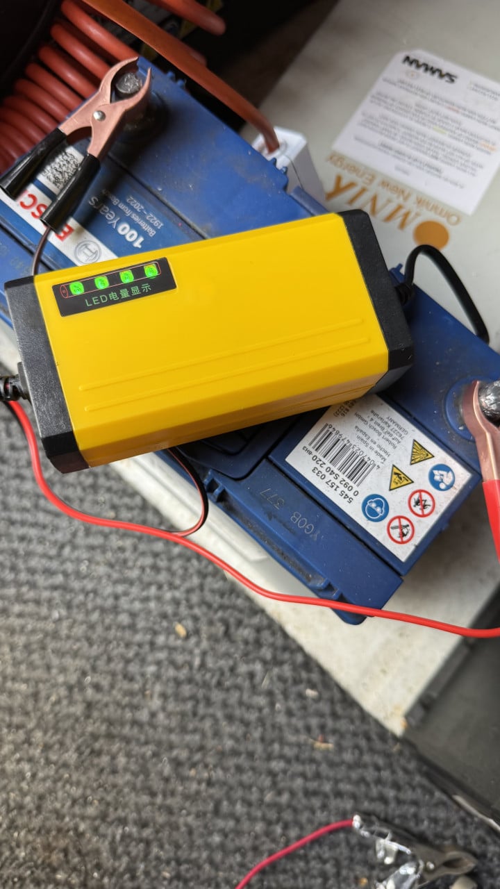 Accu oplader nieuw